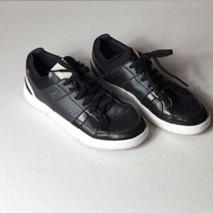 On Cloud The Roger Black and White Women's Sneakers